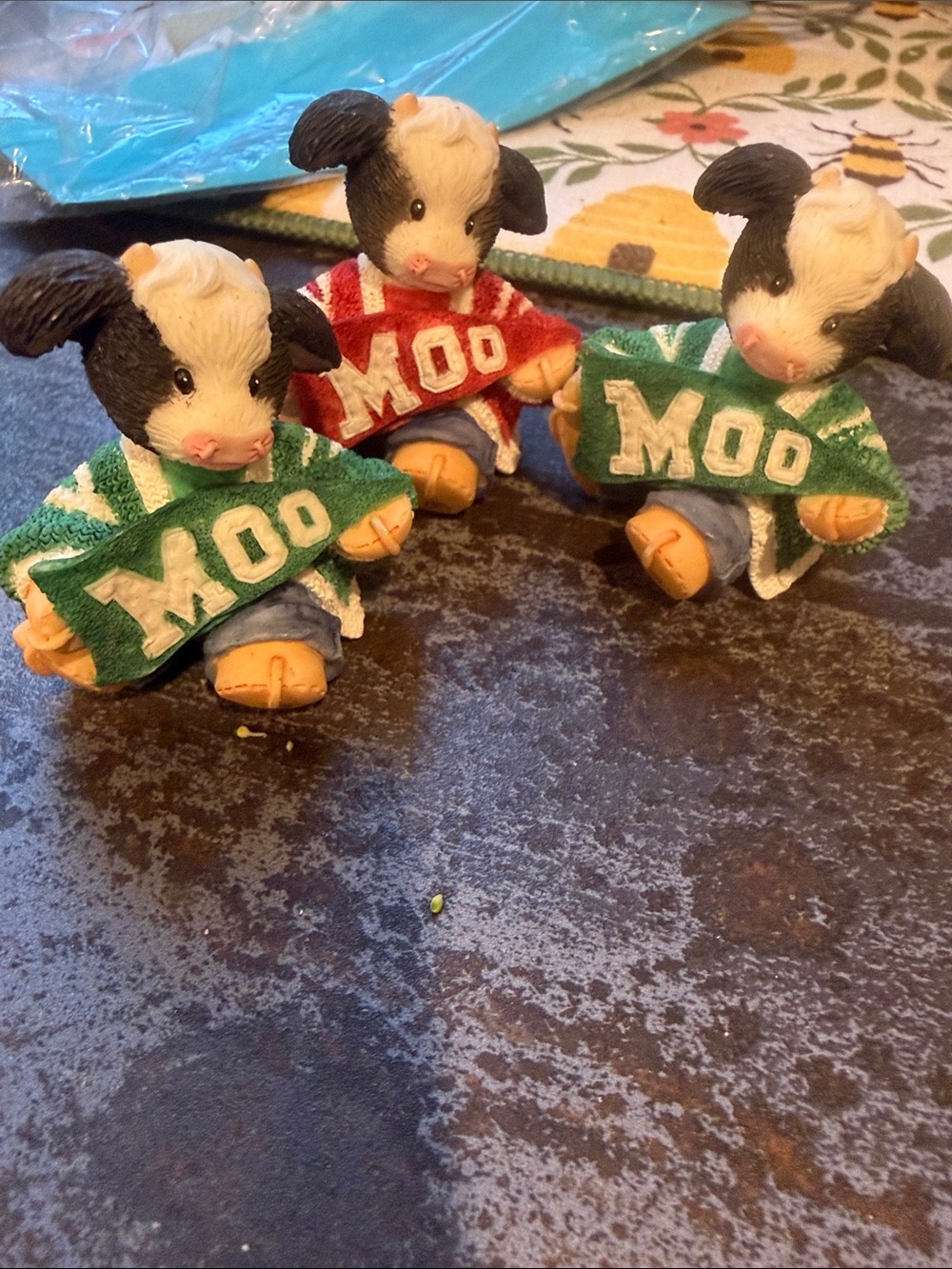 Enesco Mary’s Moo Moos Cute Ceramic Cow Trio with 'MOO' Sweaters